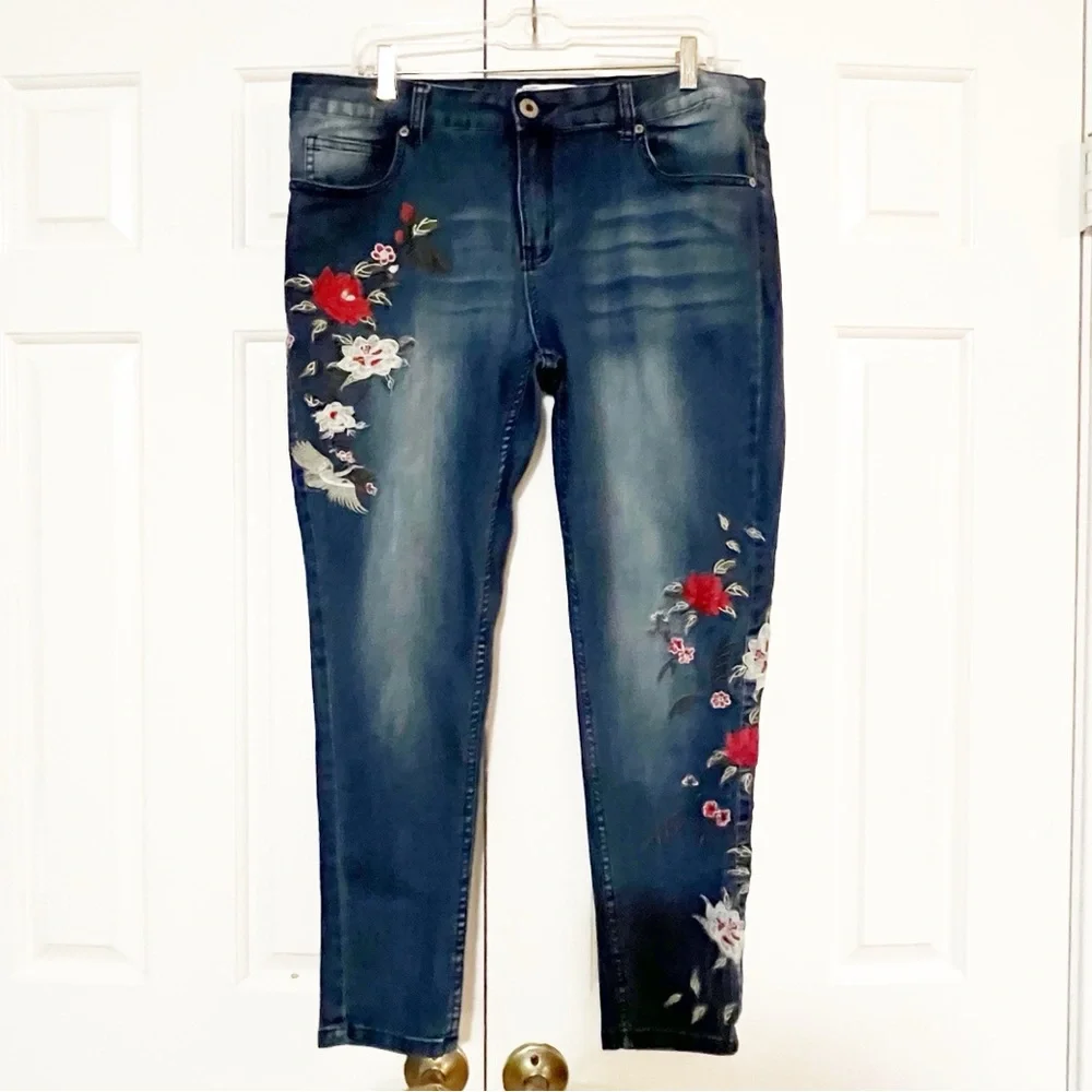 Sandpiper Embroidered Dark Wash Cropped Jeans – Floral – Size 18 - Picture 1 of 15